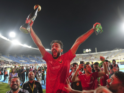 Hráči egyptského Al Ahly oslavujú triumf v africkej Lige majstrov