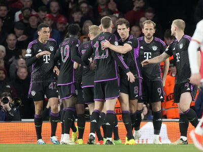 Hráči Bayernu oslavujú gól