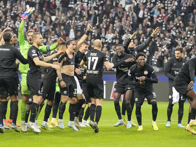 Hráči Frankfurtu oslavujú výhru