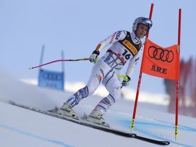 Americká zjazdárka Lindsey Vonnová po páde na trati Super G na majstrovstvách sveta v alpskom lyžovaní vo švédskom Are