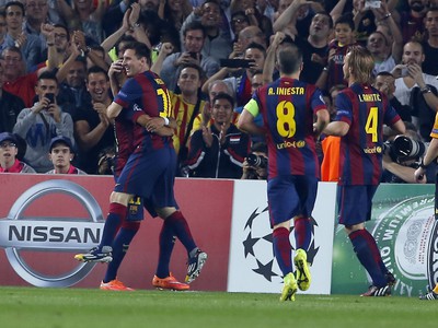 Neymar, Messi a spol. oslavujú gól Barcelony