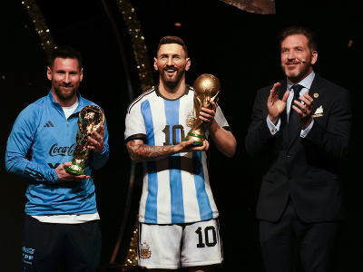Prezident CONMEBOL Alejandro Dominguez a Lionel Messi