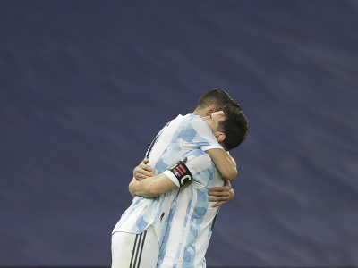Lionel Messi a Ángel di María sa radujú z gólu