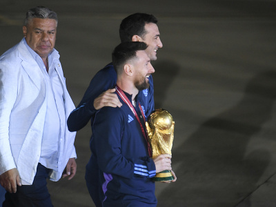 Lionel Messi a tréner Argentíny Lionel Scaloni po prílete do Buenos Aires