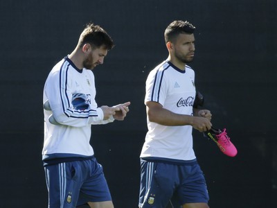 Lionel Messi a Sergio Agüero