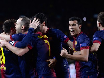 Hráči Barcelony oslavujú Messiho gól