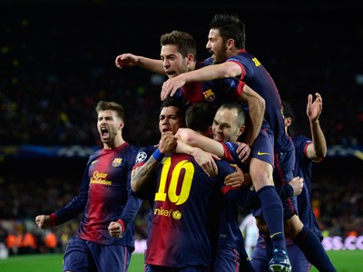Hráči Barcelony oslavujú Messiho gól