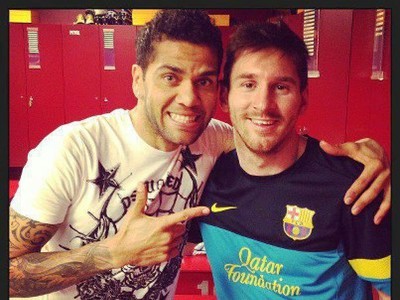 Daniel Alves a Lionel Messi si rozumejú na trávniku, ale aj mimo neho 