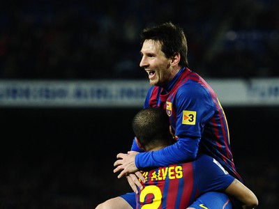 Lionel Messi a Daniel Alves už spolu oslávili nejeden gól Barcelony