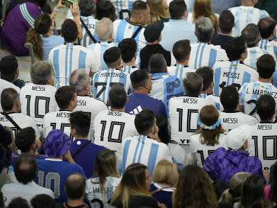 Argentínski fanúšikovia v dresoch Lionela Messiho