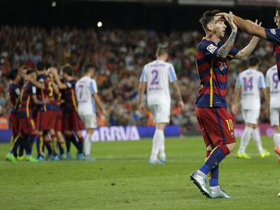 Lionel Messi a Luis Suárez po góle Vermaelena