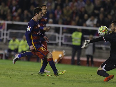 Lionel Messi a brankár Vallecana Juan Carlos Martin 