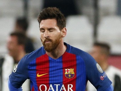 Sklamaný hráč Barcelony Lionel Messi po druhom inkasovanom góle 