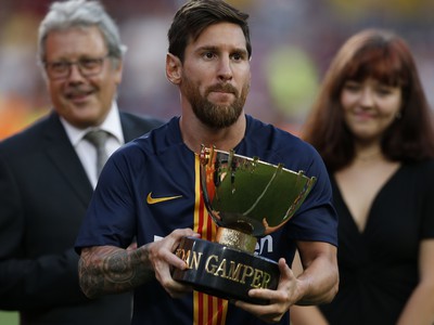 Lionel Messi s trofejou Joana Gampera