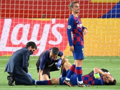 Zranený Lionel Messi v opatere lekárov