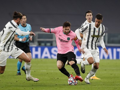 Lionel Messi a Rodrigo Bentancur