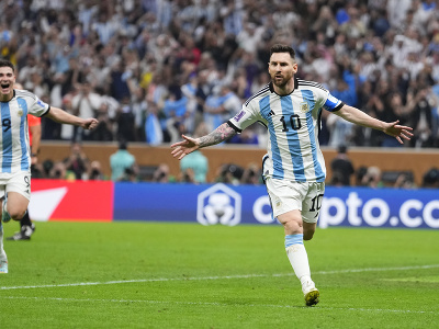 Lionel Messi oslavuje úvodný penaltový gól