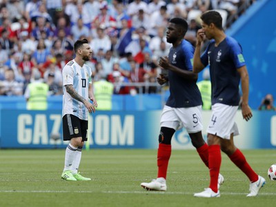 Lionel Messi stojí po otváracom góle Francúzska