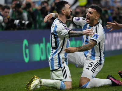 Lionel Messi a Leandro Paredes a ich obrovská radosť