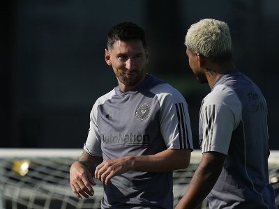Lionel Messi s novými spoluhráčmi na prvom tréningu v tíme Inter Miami