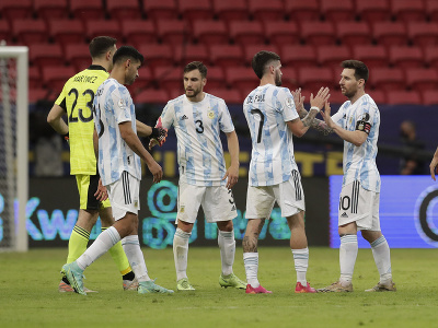 Lionel Messi so spoluhráčmi z argentínskeho tímu