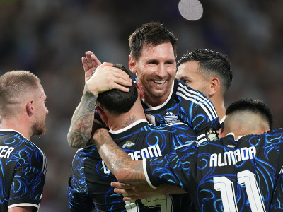 Argentínski futbalisti sa tešia