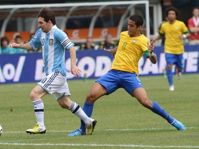 Lionel Messi a Romulo