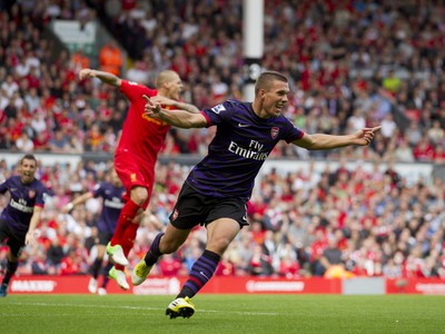 Lukas Podolski sa raduje z gólu