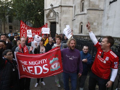 Fanúšikovia Liverpoolu protestuju v