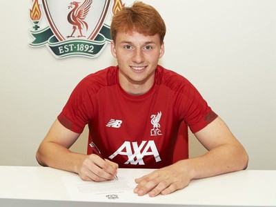 Talentovaný Sepp van den Berg sa stal prvou letnou posilou Liverpool FC