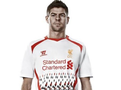 Steven Gerrard v novom drese Liverpoolu