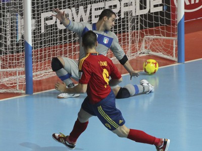 Lozano strieľa tretí španielsky