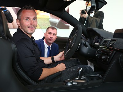 Ľubomír Višňovský si prišiel prevziať nové BMW
