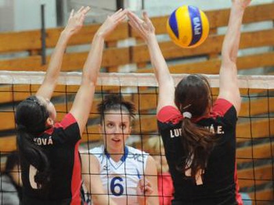 Lucia  Janovcová preráža