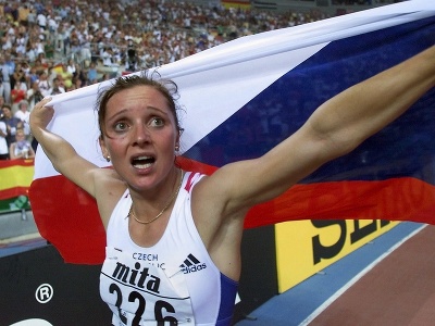 Bývalá česká atlétka Ludmila Formanová po zisku zlata na MS 1999 v Seville
