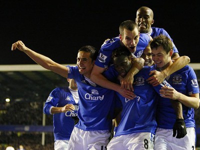 Hráči Evertonu po víťaznom góle, 10.2.2010