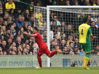 Luis Suárez sa teší zo zásahu do siete Norwichu