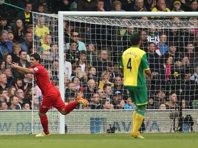 Luis Suárez sa teší zo zásahu do siete Norwichu
