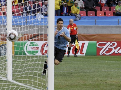 Luis Suarez oslavuje strelený gól