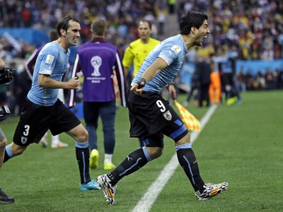 Luis Suarez a jeho radosť po góle do siete do Anglicka