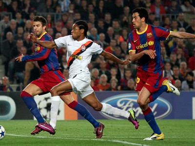 Luiz Adriano, Gerard Pique a Sergio Busquets