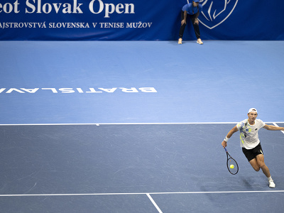Na snímke tenista Lukáš Klein (Slovensko) v zápase proti Ottovi Virtanenovi (Fínsko) v 2. kole na medzinárodnom tenisovom stretnutí Peugeot Slovakia Open