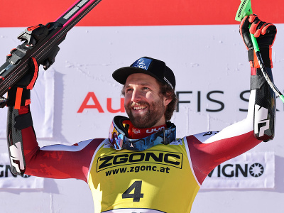 Marco Schwarz oslavuje triumf