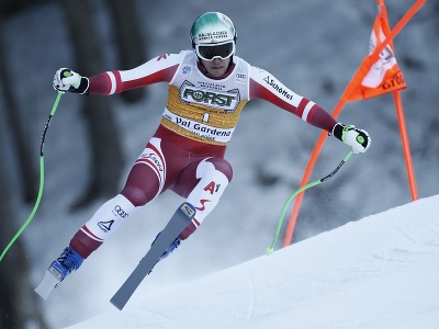 Rakúsky lyžiar Otmar Striedinger počas zjazdu