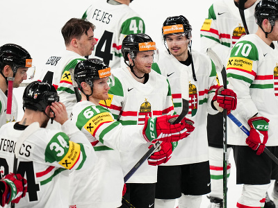 Maďarskí hokejisti sa tešia z víťazstva nad Francúzskom na MS v hokeji 