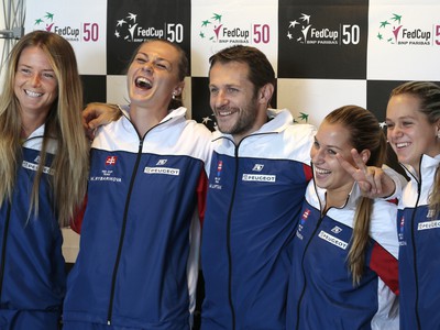 Slovenský fedcupový tím: Daniela Hantuchová, Magdaléna Rybáriková, Matej Lipták, Dominika Cibulková a Jana Čepelová