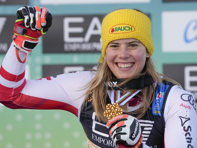 Katharina Liensbergerová pózuje s medailou