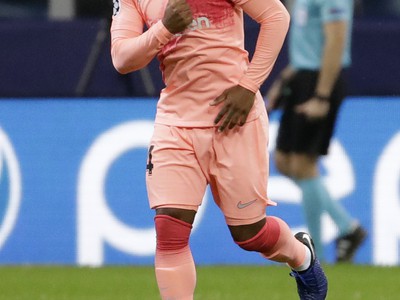 Útočník Barcelony Malcom sa teší z gólu