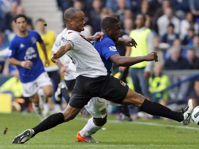 Vincent Kompany a Victor Anichebe