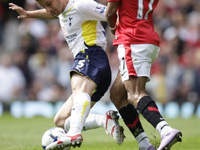 Nani a David Bentley v zájomnom súboji